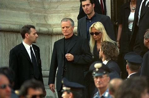 morte gianni versace video|gianni versace funeral.